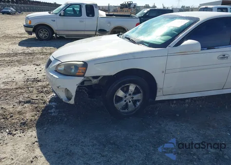 2006 Pontiac Grand Prix z USA, uszkodzony, nr VIN 2G2WP552261284827